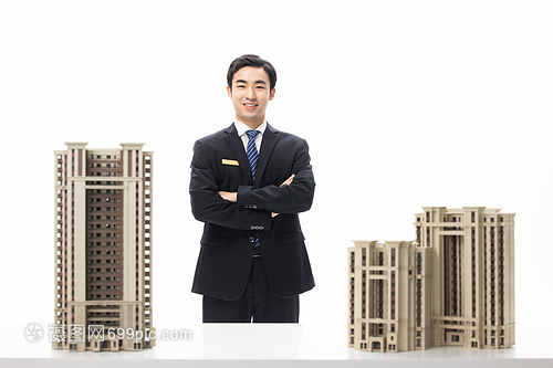帥氣房產經紀介紹新樓盤